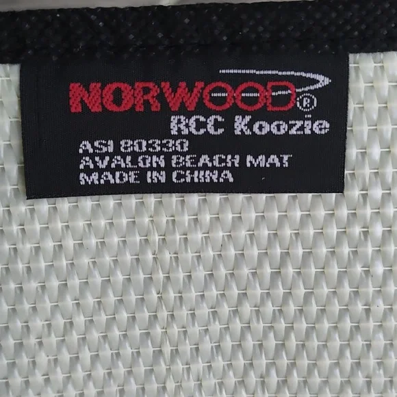 Large folding Beach Mat! Attached inflatable head pillow! 🏖️ - Picture 3 of 6